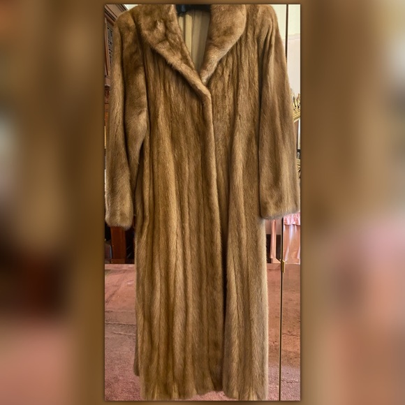 Jackets & Blazers - Woman’s Vintage Light Brown Mink Coat